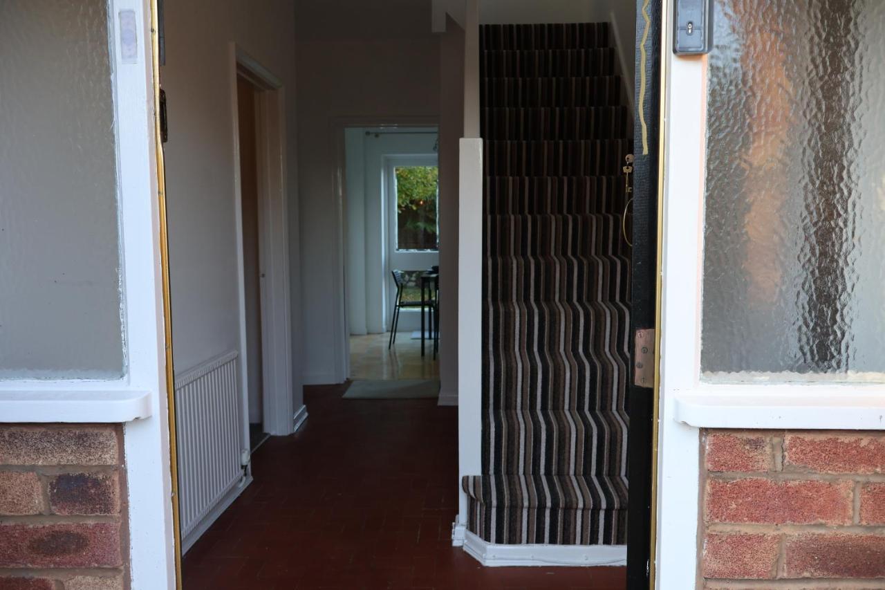 Spacious 4 Bed Home Near Nec, Jlr & Airport Parking For 3 Cars Ideal For Contractors! Солихалл Экстерьер фото