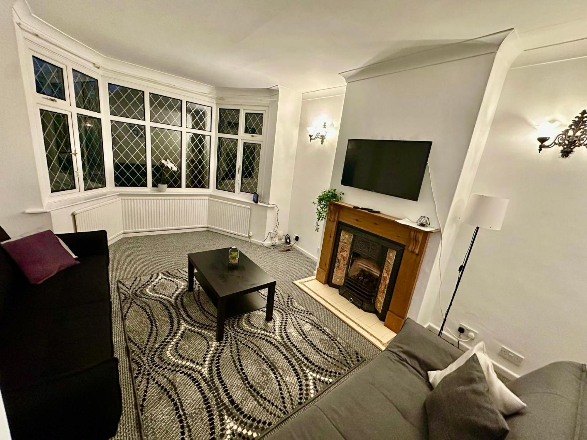Spacious 4 Bed Home Near Nec, Jlr & Airport Parking For 3 Cars Ideal For Contractors! Солихалл Экстерьер фото