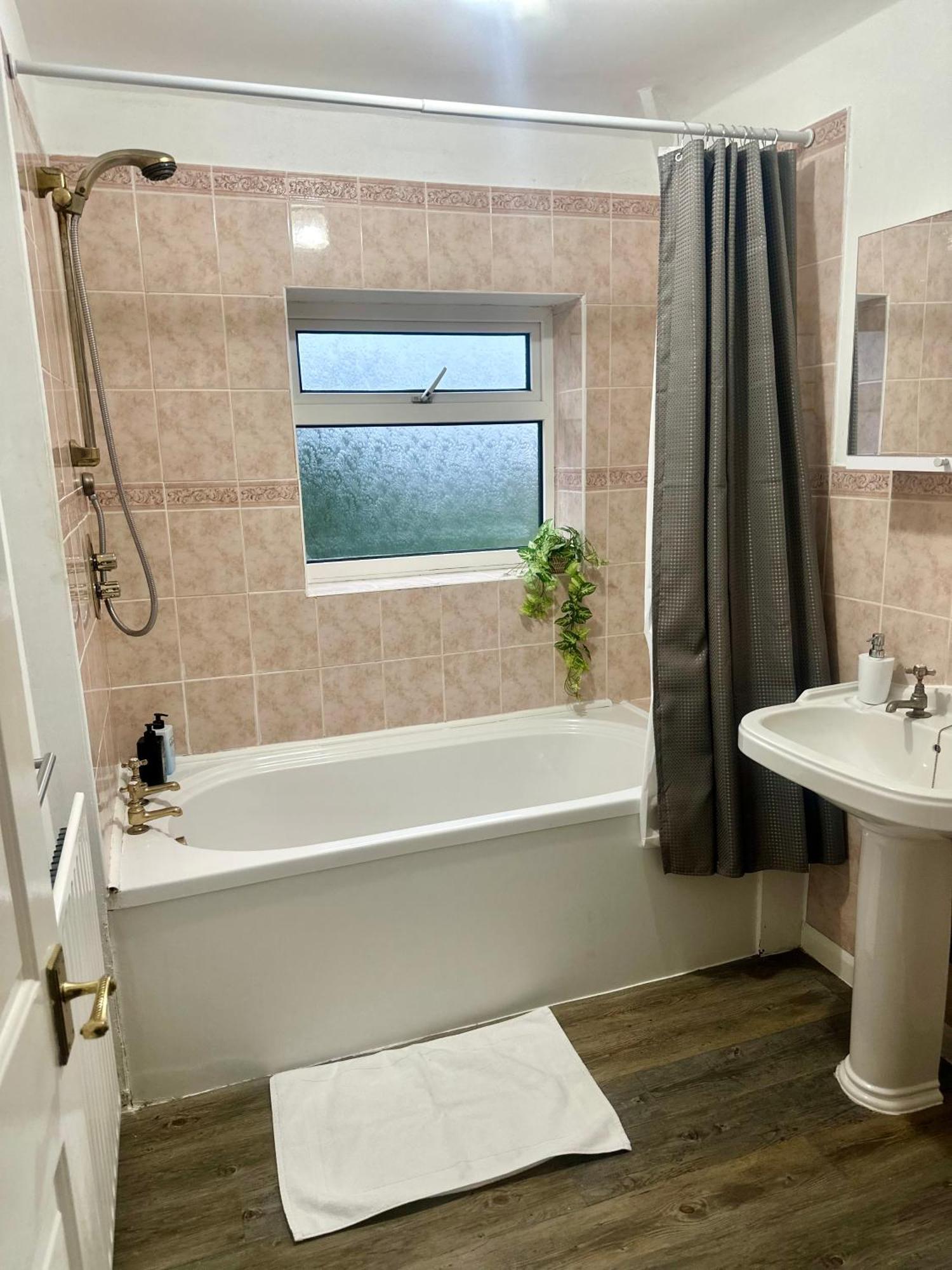 Spacious 4 Bed Home Near Nec, Jlr & Airport Parking For 3 Cars Ideal For Contractors! Солихалл Экстерьер фото